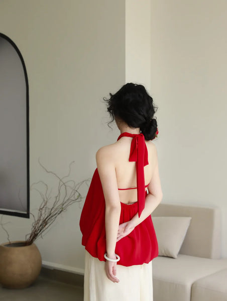 Will be available on the 30th at a price of 139! Red retro whitening loose off-shoulder backless women's top
