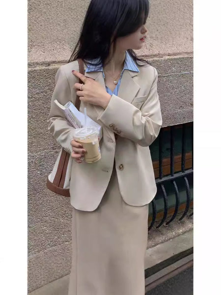 Women's Casual Slim Fit Short Polyester Blazer with Buttons for Spring Work Commute