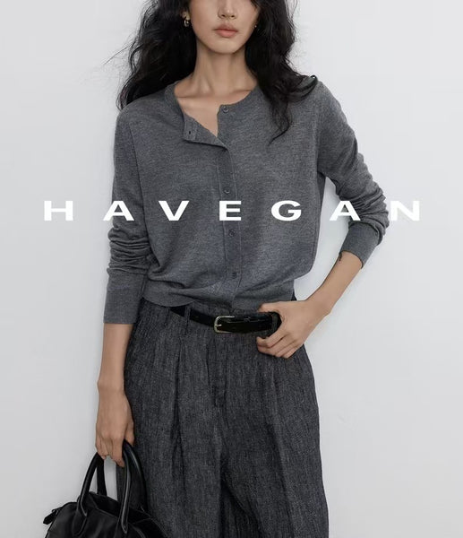 Women's Loose Fit Round Neck Long Sleeve Single Row Multi Buckle Solid Color Cardigan for Fall in Black