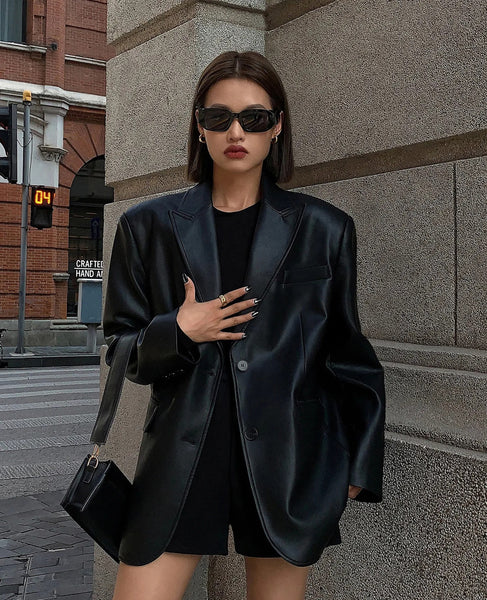 Women's Oversized Black Leather Blazer with Flap Pockets and Long Sleeves