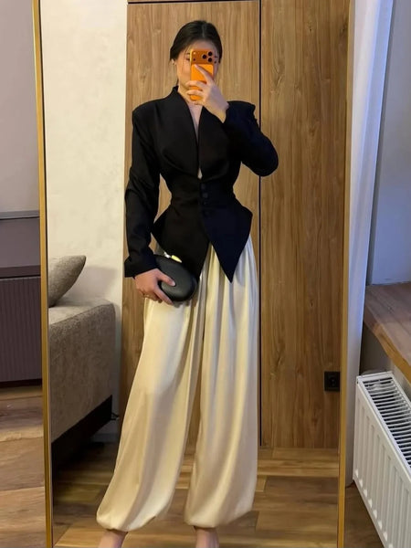 Women's Single-Breasted Blazer with a Cinched Waist and Asymmetric Hem