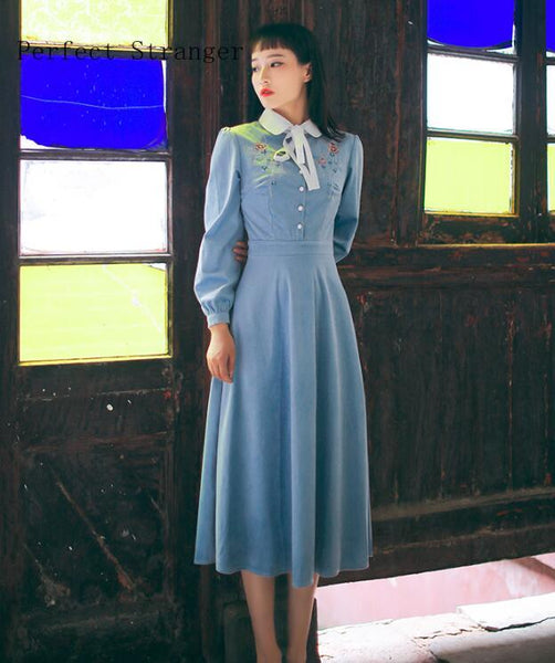 2022 Autumn Winter  Retro Peter Pan Collar  Flower Embroidery Bowknot   Woman Long  Velvet Dress With Tie