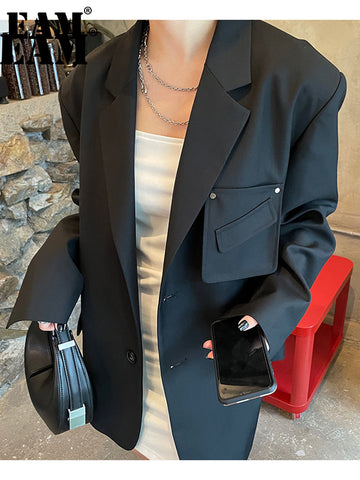 [EAM]  Women Black Pocket Big Size Blazer Lapel Long Sleeve Loose Fit Jacket Tide Spring Autumn 2023 1DE2283