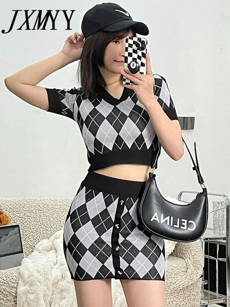 imCharms 2023 Spring Elegant Temperament Short Knitted Suit Female Diamond V-Neck Retro Top + Hip Skirt