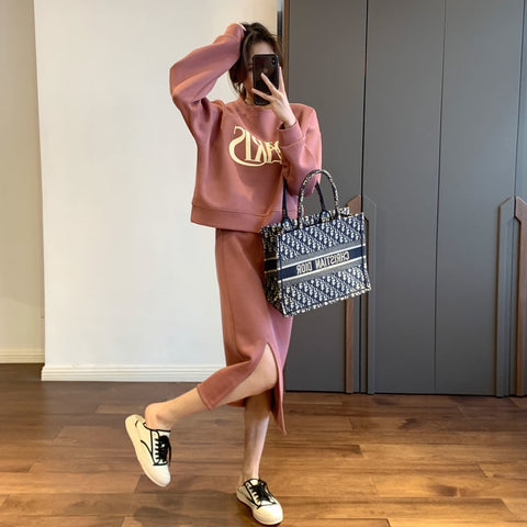 Spring 2023 fashionable, sophisticated, good to wear, color, super-beautiful suit, sweater, skirt, women's suit